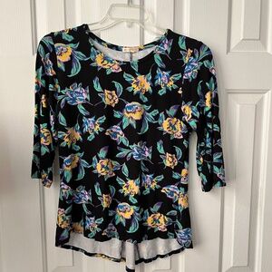 Zen-Knits - Womens Size: Large Floral Short Sleeve Soft  Top